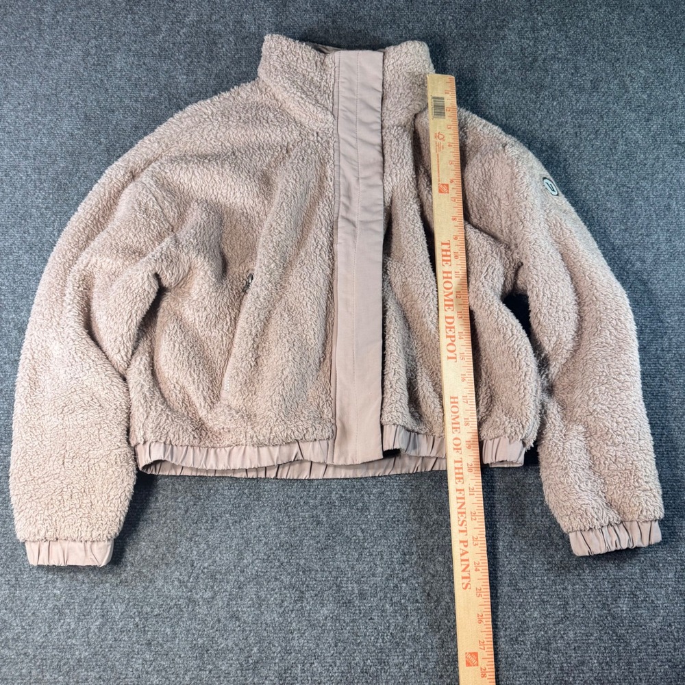 Vuori Alpine Sherpa Jacket Womens Small Beige Tan Full Zip Fleece Mock Neck Logo - Picture 8 of 8